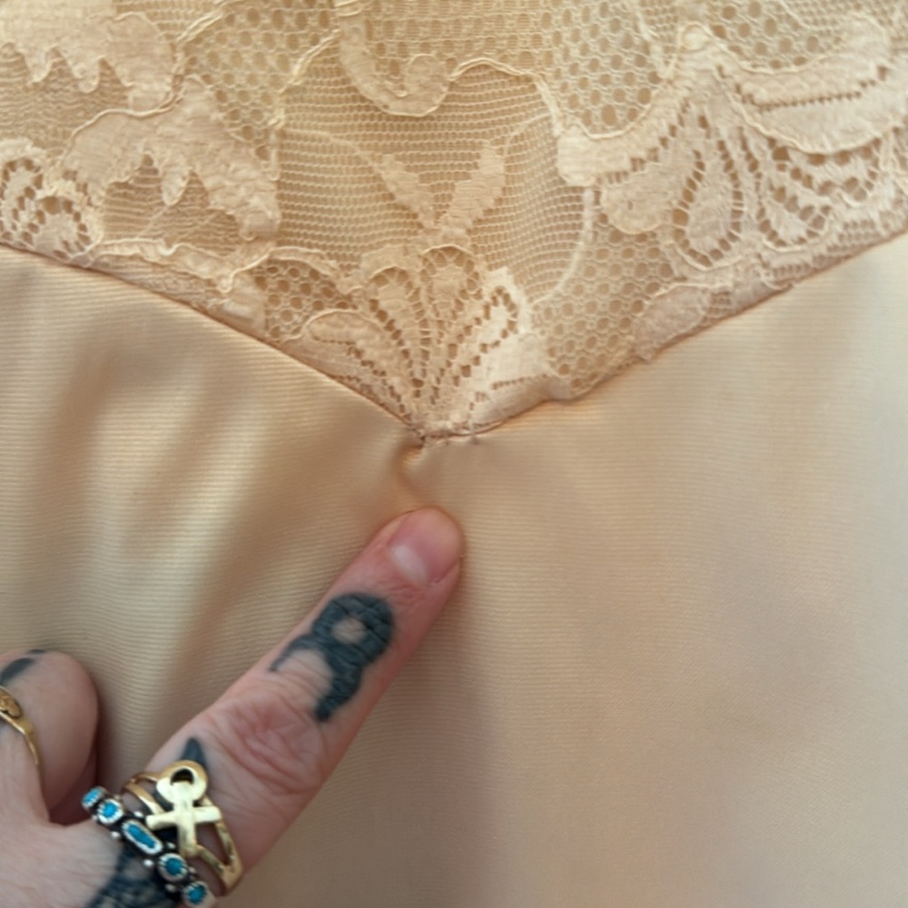 Vintage 1940s vanity fair lace slip - Picture 3 of 5